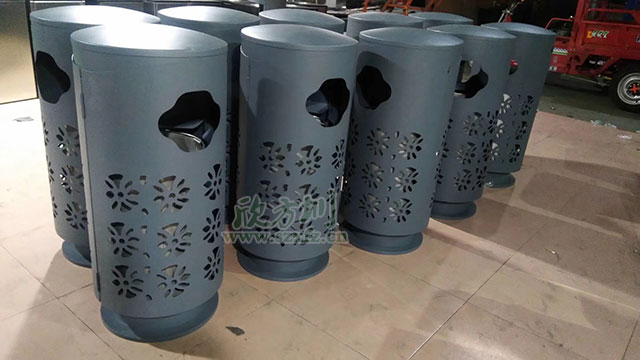 欣方圳精品定制垃圾桶表面鏤空精細(xì)雕刻，外形上設(shè)計(jì)美觀，新穎獨(dú)特！